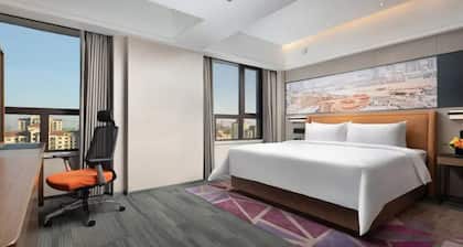 Hampton by Hilton Zhumadian Sports Center