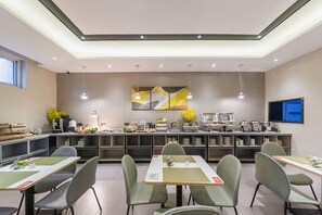 A modern dining area with tables, chairs, and a buffet setup. - Homeinn Selected (Weifang)