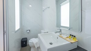 A modern bathroom with a white sink, mirror, and toilet. - B2 Map Ta Phut Boutique & Budget Hotel (Rayong)
