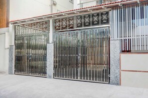 A gated entrance with a metal gate and a decorative metal fence. - Townhouse Oak Bangalore Central Silk (Bengaluru)