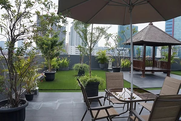 Outdoor dining - Sanur Elok Residence (Jakarta)