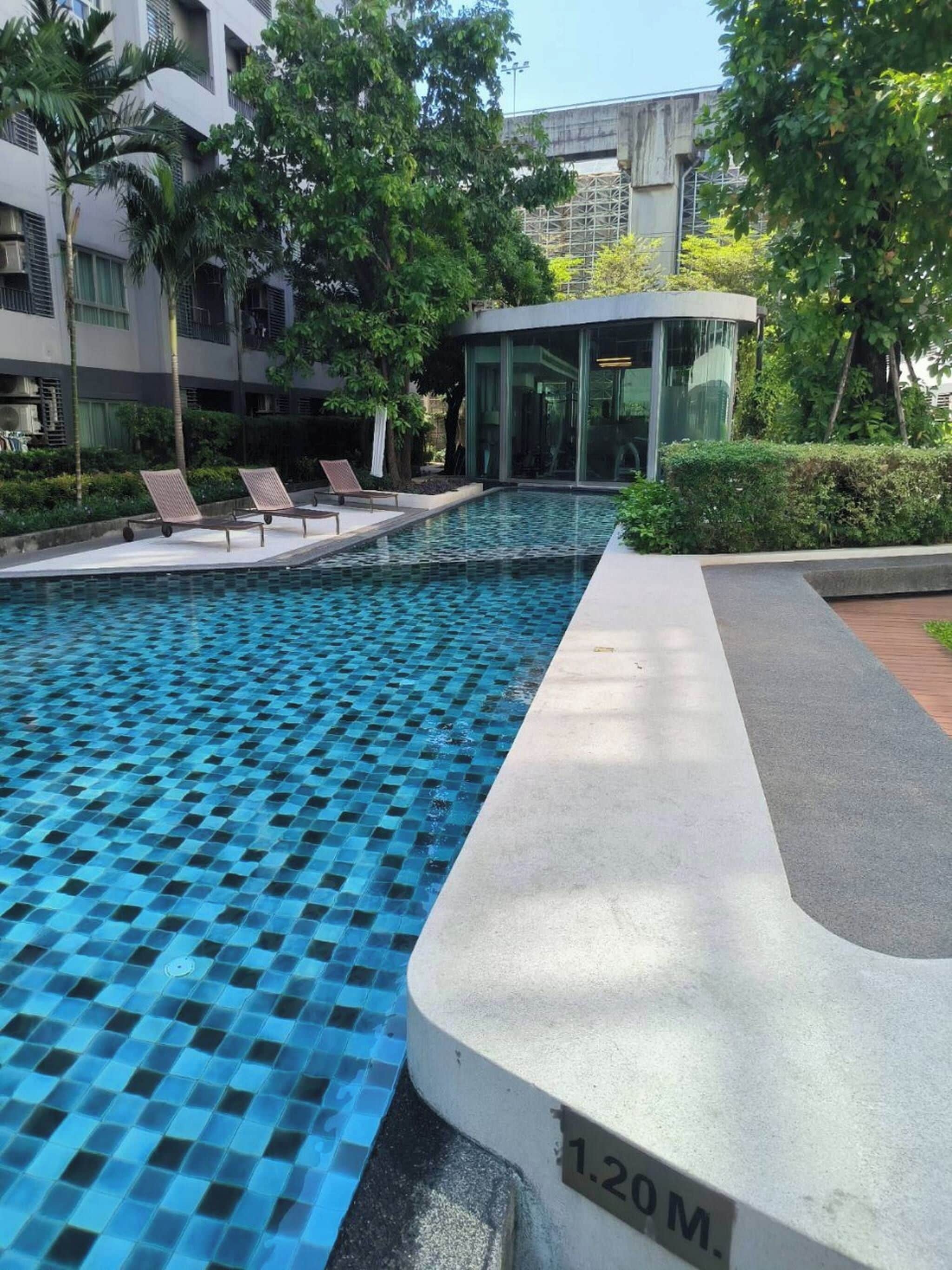 สระว่ายน้ำ