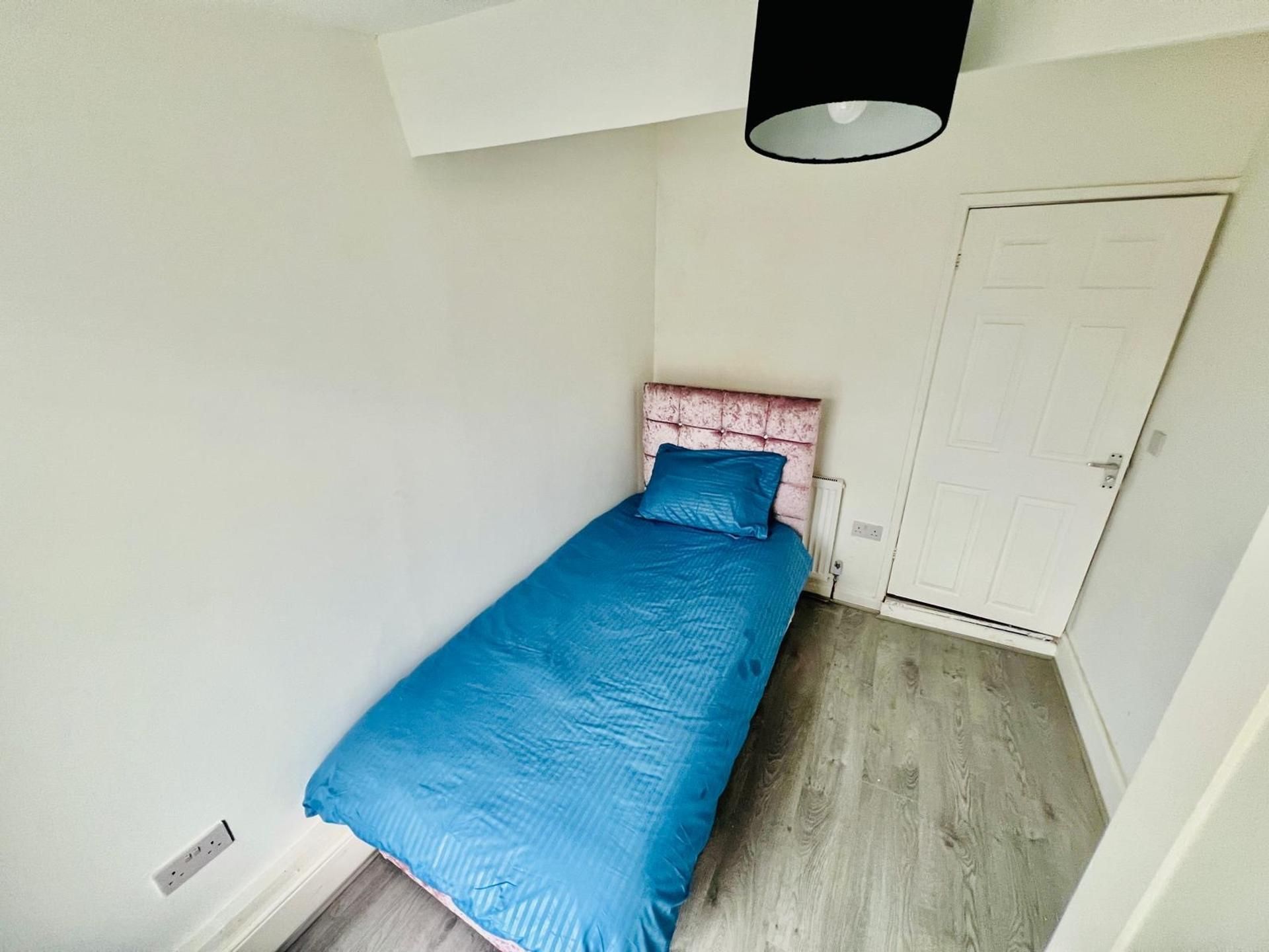 4 bedrooms, WiFi (free), bed sheets