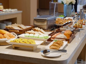 Dining - Model J Hotel Jakarta Central Park (Jakarta)