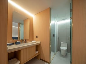 Bathroom - Model J Hotel Jakarta Central Park (Jakarta)