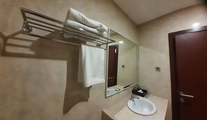 Bathroom - Multazam Hotel (Surakarta)