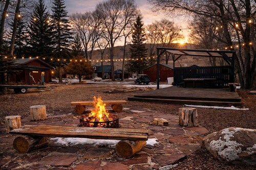 Scenic Riverfront Wagon Retreat Near Wind River Range in Dubois, Wyoming