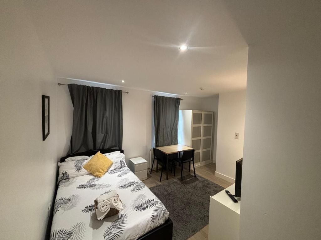 Family Double Room | Desk, iron/ironing board