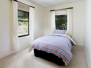 A bedroom with a bed, two windows with curtains, and a carpeted floor. - Gorgeous Country Cottage with a Fireplace near D'aguilar National Park, Queensland (Mount Glorious)