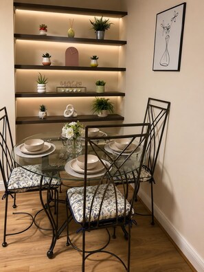 Unclassified image, 3 of 11, button - House Sleeps 9 With Free 2 car Parking, Fast Internet (Newcastle-upon-Tyne)