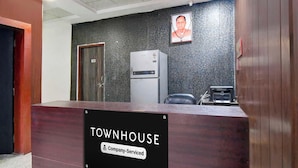 A reception desk with a sign indicating it is company-serviced. - Townhouse Vrindavan Yojna Lucknow (Lucknow)