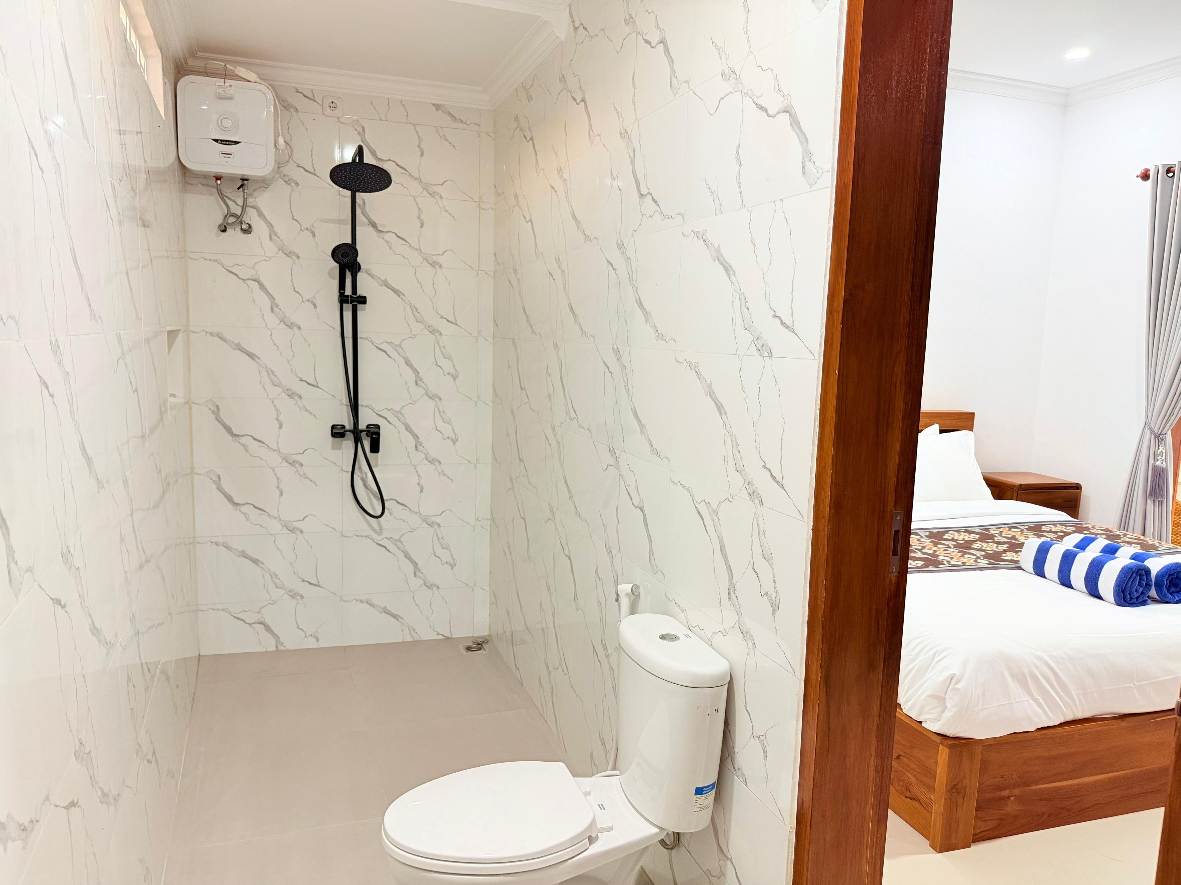 Villa, vistas a la piscina | Baño | Artículos de higiene personal gratuitos y toallas