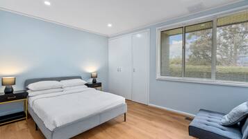 Apartment | 3 bedrooms, laptop workspace, iron/ironing board, bed sheets