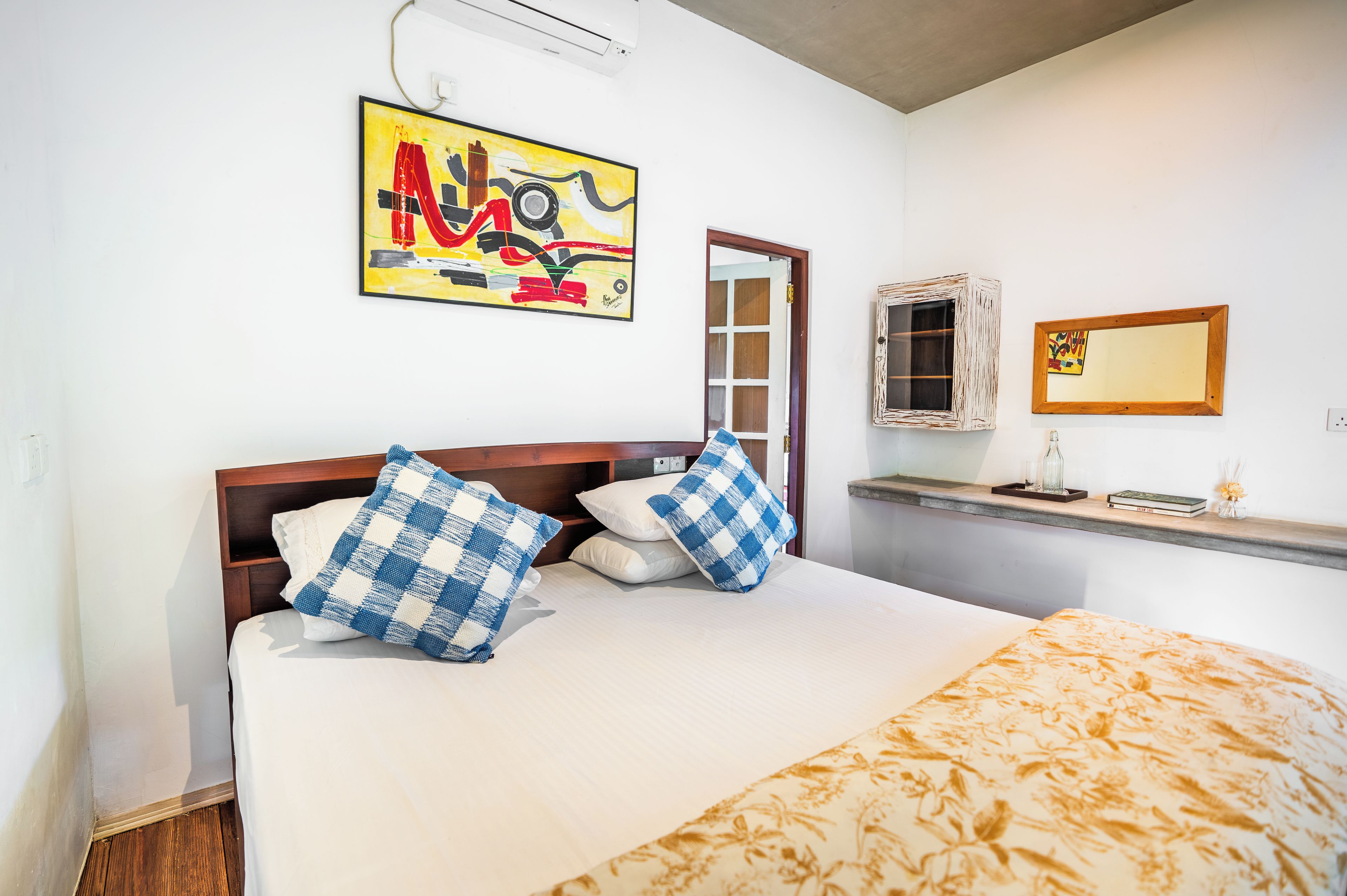 WiFi, bed sheets