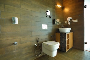 Premium-Ferienhaus | Badezimmer | Kostenlose Toilettenartikel, Handtücher, Seife