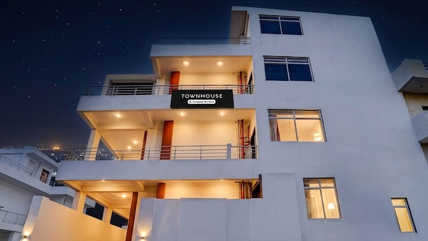 A multi-story building with a sign reading 'TOWNHOUSE' and balconies. - Townhouse Faizabad Road Opp BBD (Lucknow)