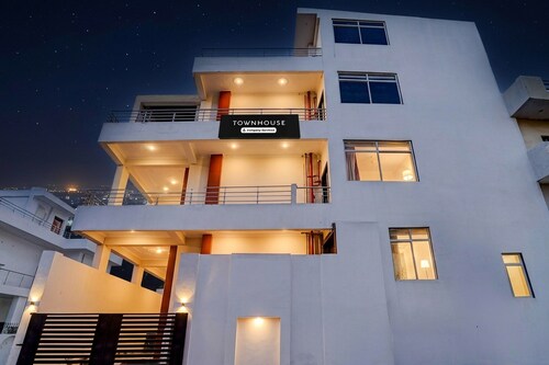 Townhouse Faizabad Road Opp BBD