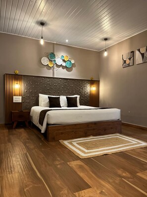 Desk, free WiFi - Misty Courtyard Resort (Chinnakanal)