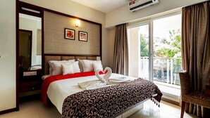 Desk, laptop workspace - D Homz Suites (Ernakulam)