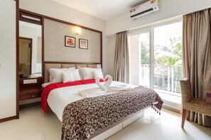 Desk, laptop workspace - D Homz Suites (Ernakulam)