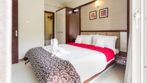 Desk, laptop workspace - D Homz Suites (Ernakulam)