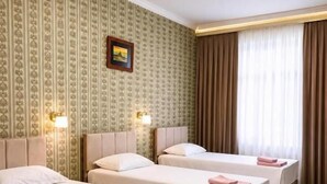 Phòng 3, quang cảnh thành phố | Bàn, truy cập Internet không dây miễn phí 