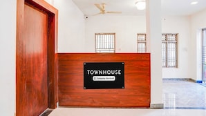 A reception area with a sign indicating it's a company-serviced townhouse. - Townhouse Emerald Mall Lucknow (Lucknow)