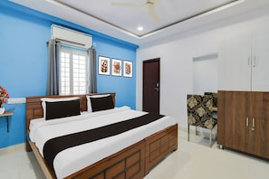 Un dormitorio con cama, armario, ventilador de techo, ventana con cortinas y decoración en la pared.