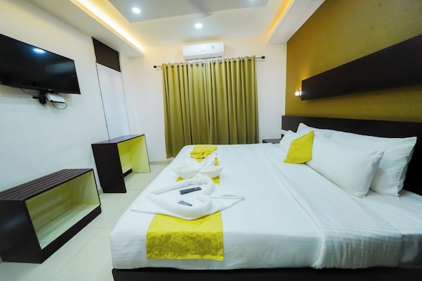 Desk, laptop workspace - Kay Pee's Grande (Kochi)