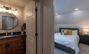 Room - Charming Mountain Cabin with Private Hot Tub & Fire Pit Near Yellowstone, Idaho (Island Park)