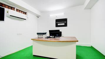 A reception desk with a sign indicating it is a company-serviced townhouse.