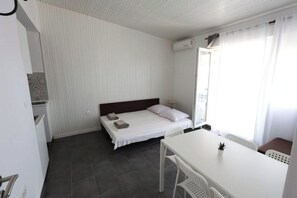 Room - Tegetov-studio apartment 2+3 (Kaštel Štafilić)