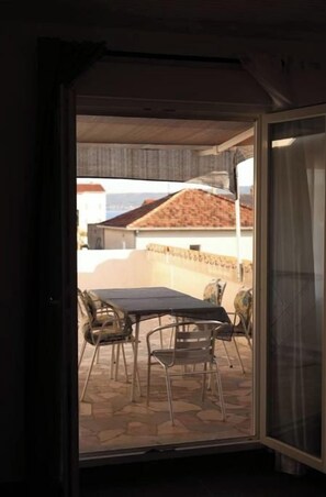 Outdoor dining - Tegetov-studio apartment 2+3 (Kaštel Štafilić)