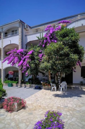 Terrace/patio - Tegetov-studio apartment 2+3 (Kaštel Štafilić)