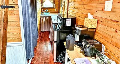 Cozy Pet-Friendly Lakefront Tiny Home with Kayaking & Scenic Views Near Eastland, Texas