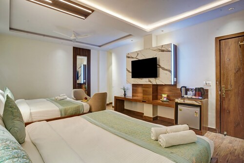 Hotel Saina International - Newly Built 