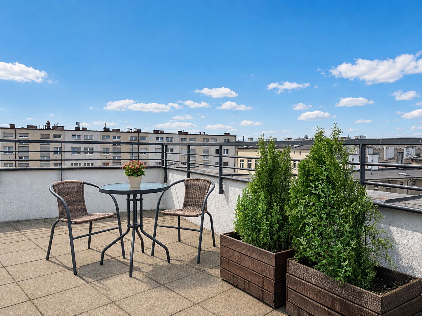 Apartamento Confort, vistas al patio | Restaurante al aire libre