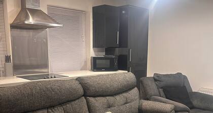 Cosy & Private | 3-Min Walk to Town Centre | Quiet, Secure & High Security