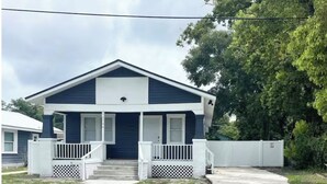 Unclassified image, 3 of 16, button - 2BR APT close to Ybor, Downtown, Airport, Busch Gardens & Adventure Island (Tampa)