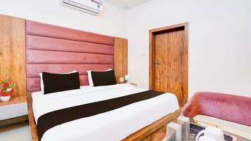 Desk, WiFi (free), bed sheets