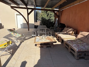 Outdoor dining - The House of Eden (Mollégès)