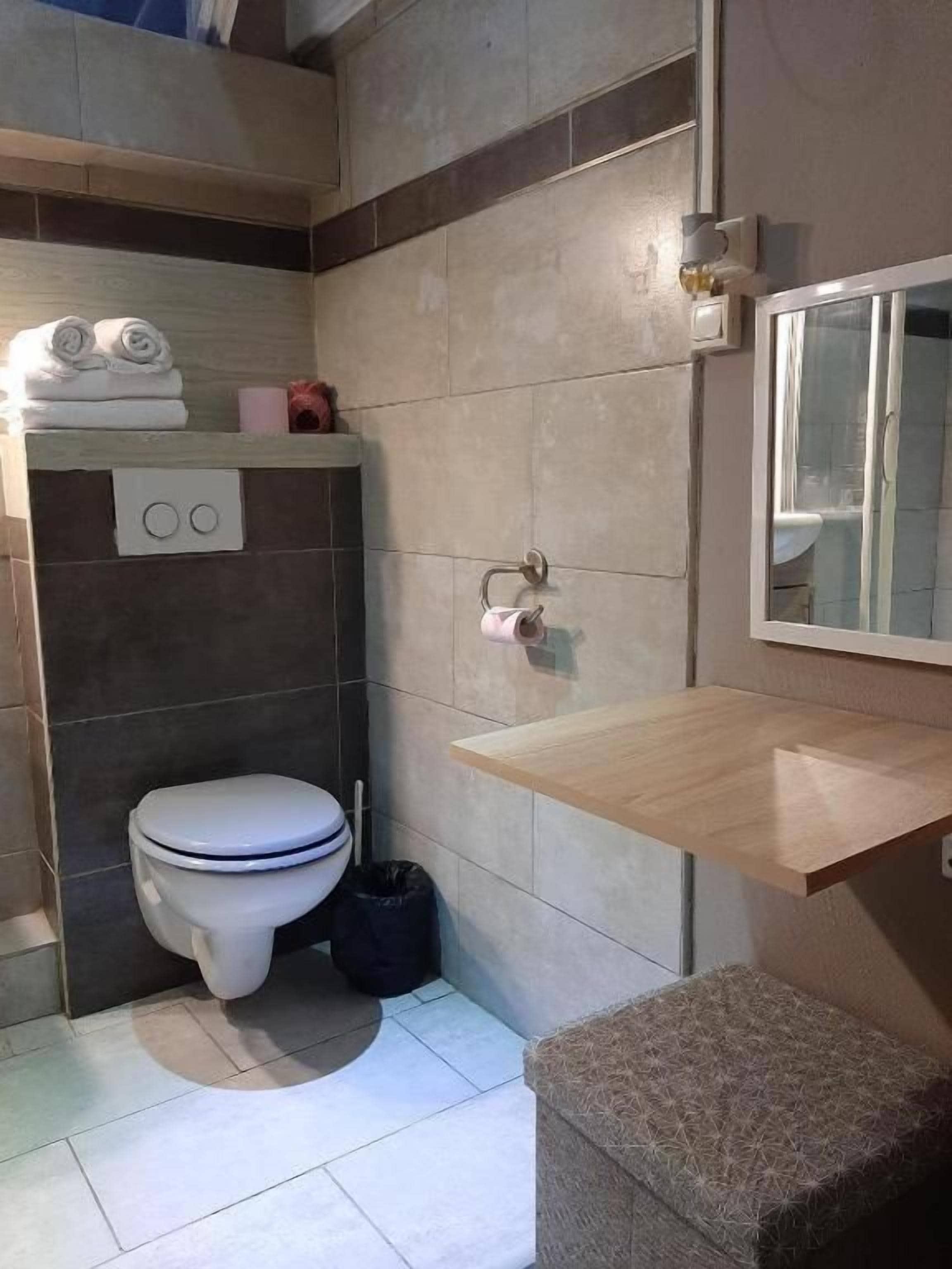 Single Room | Bathroom | Shower, hair dryer (on request), towels, soap