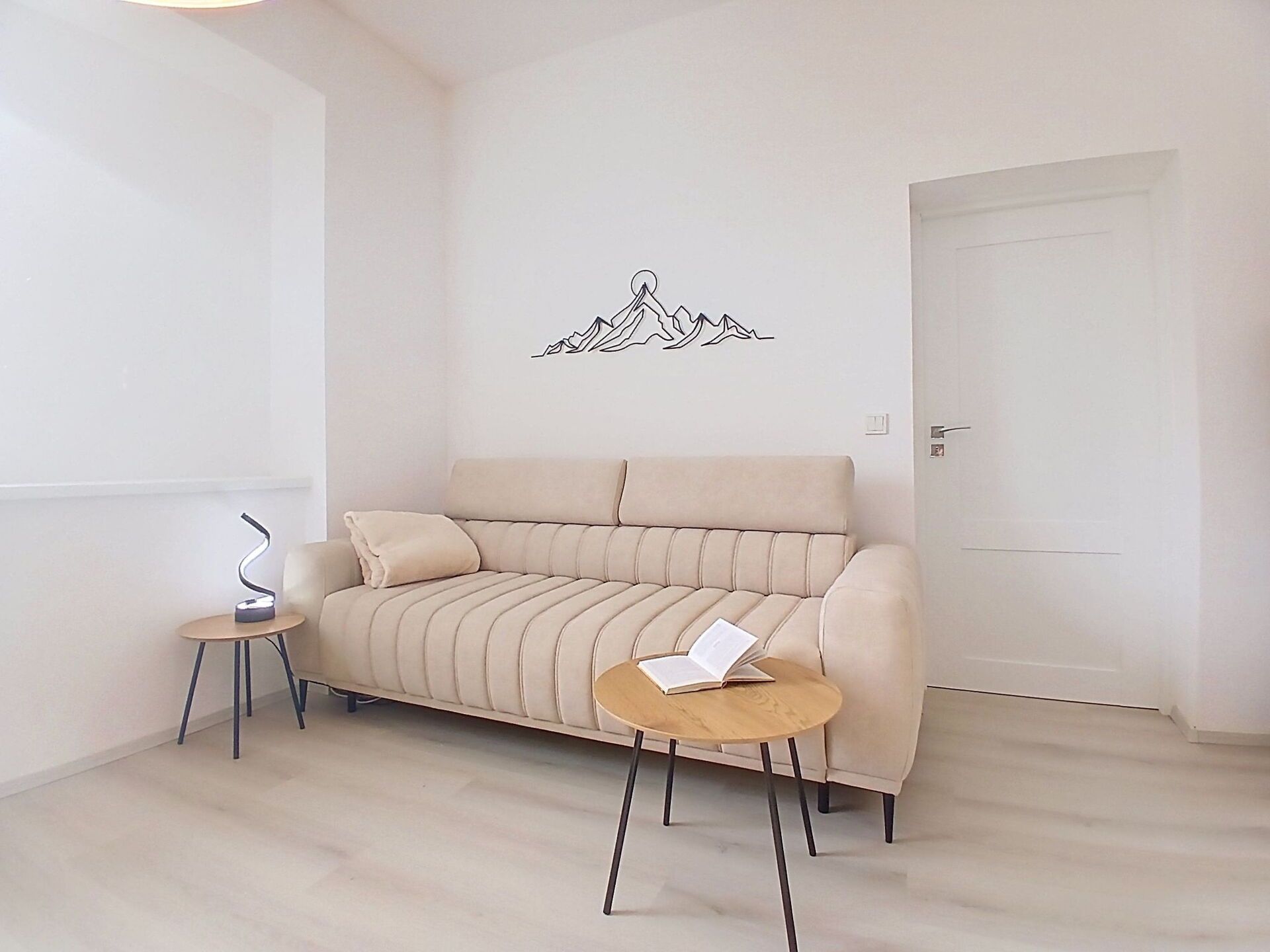 Möbel, Flooring, Interior Design, Fussboden, Holz, Holzboden, Couch, Zuhause, Wohnung, Wohnzimmer