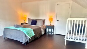Room - Historic 5-bedroom house in Swanton perfect for family getaways (Swanton)
