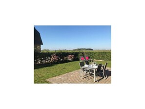 Outdoor dining - 1 in the Muhlenblick House (Borgsum)