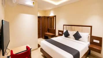 Egyptian cotton sheets, premium bedding, in-room safe, desk