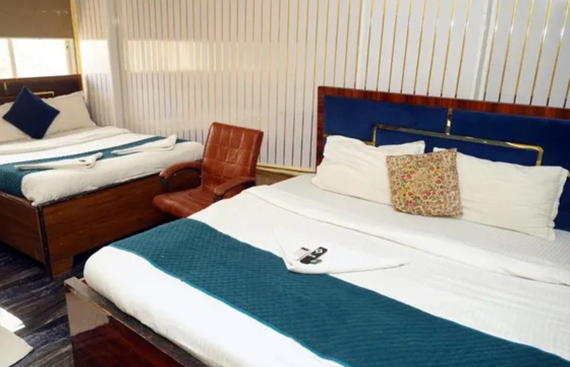 Chambre familiale | Draps en coton égyptien, literie de qualité, coffre-fort, bureau