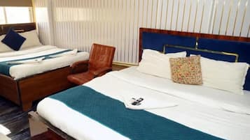 Family Room | Egyptian cotton sheets, premium bedding, in-room safe, desk