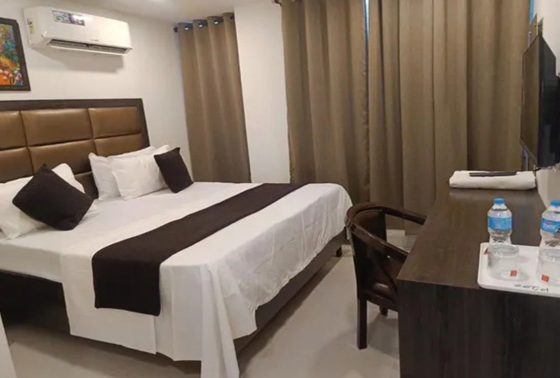 Deluxe Room | Egyptian cotton sheets, premium bedding, in-room safe, desk