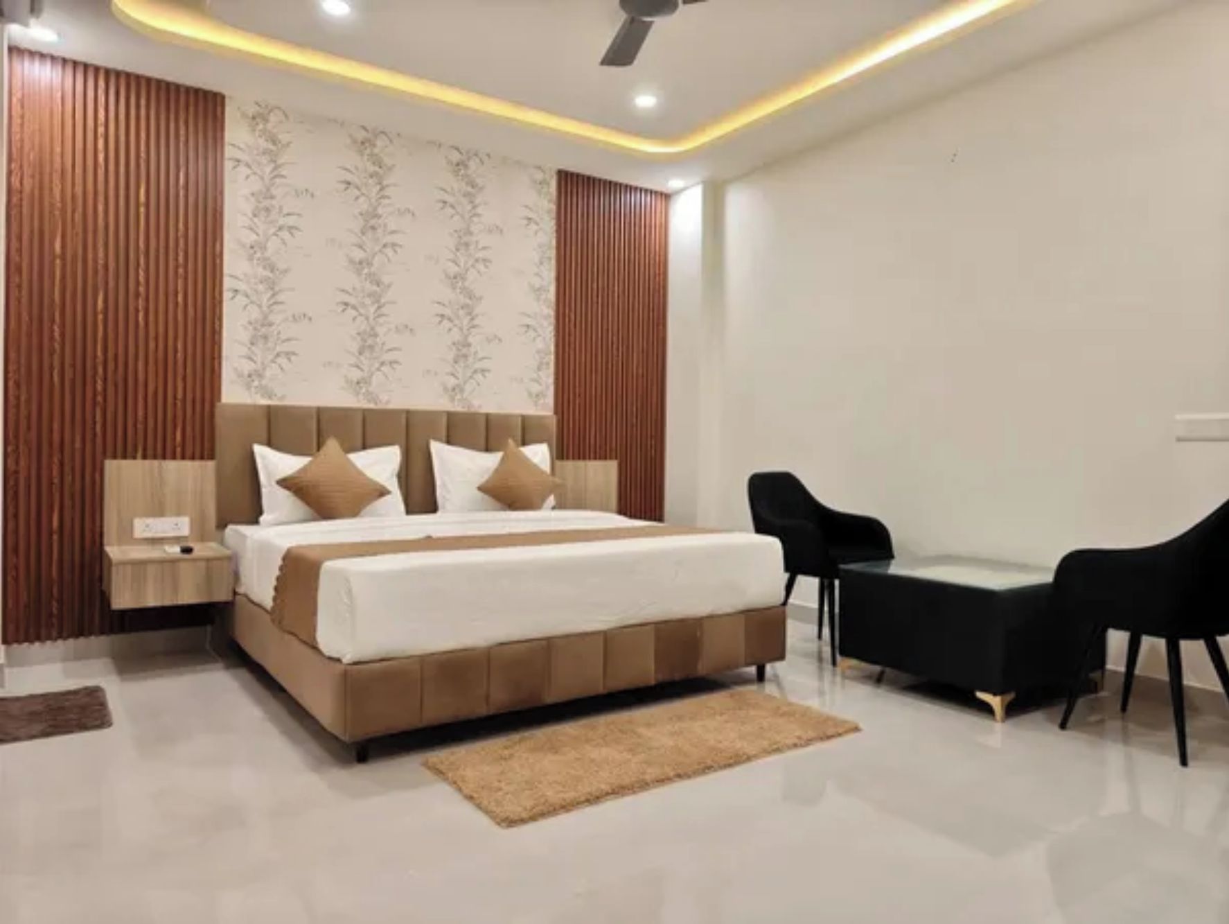 Premium Room | Egyptian cotton sheets, premium bedding, in-room safe, desk